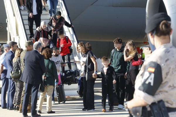 El Gobierno enviará el miércoles un avión militar a Líbano con capacidad para traer a 65 españoles