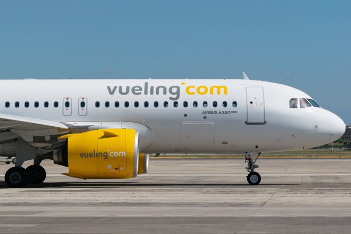 Un avión de Vueling. - Foto: PLAZA Un avión de Vueling.