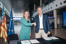El aeropuerto y Castelló estrechan sinergias: dos líneas de autobuses mejorarán su conexión
