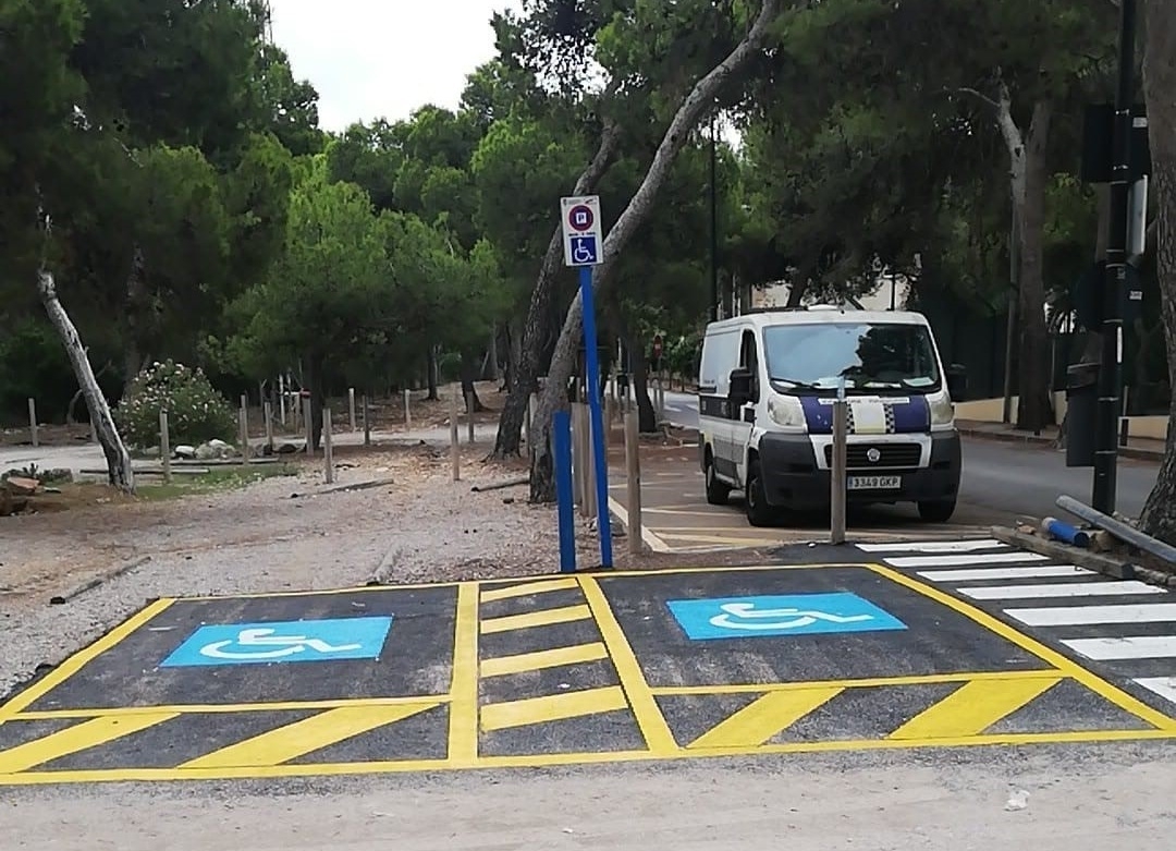 Comarca y empresa | Torrent mejora los accesos a la piscina Parc Vedat para personas con movilidad reducida