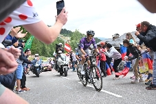El australiano Ben O'Connor reina en la cima de la Loze