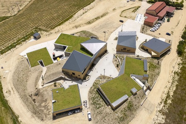 Alma Carraovejas afianza su vínculo con el medio rural con Ossian, su nueva bodega en Segovia