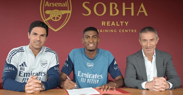 El Valencia CF hace oficial la venta de Mosquera al Arsenal