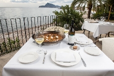 Las tres paellas vista mar que hace dos años no podía recomendar (y ahora hay que ir)