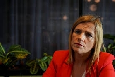 Pilar Bernabé, calienta y saca tu título 