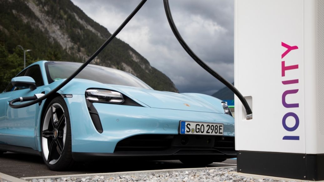 Porsche Ibérica lidera la expansión de la carga rápida