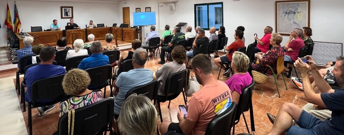 Reunión del Ayuntamiento con los vecinos para trasladarles el proyecto.
