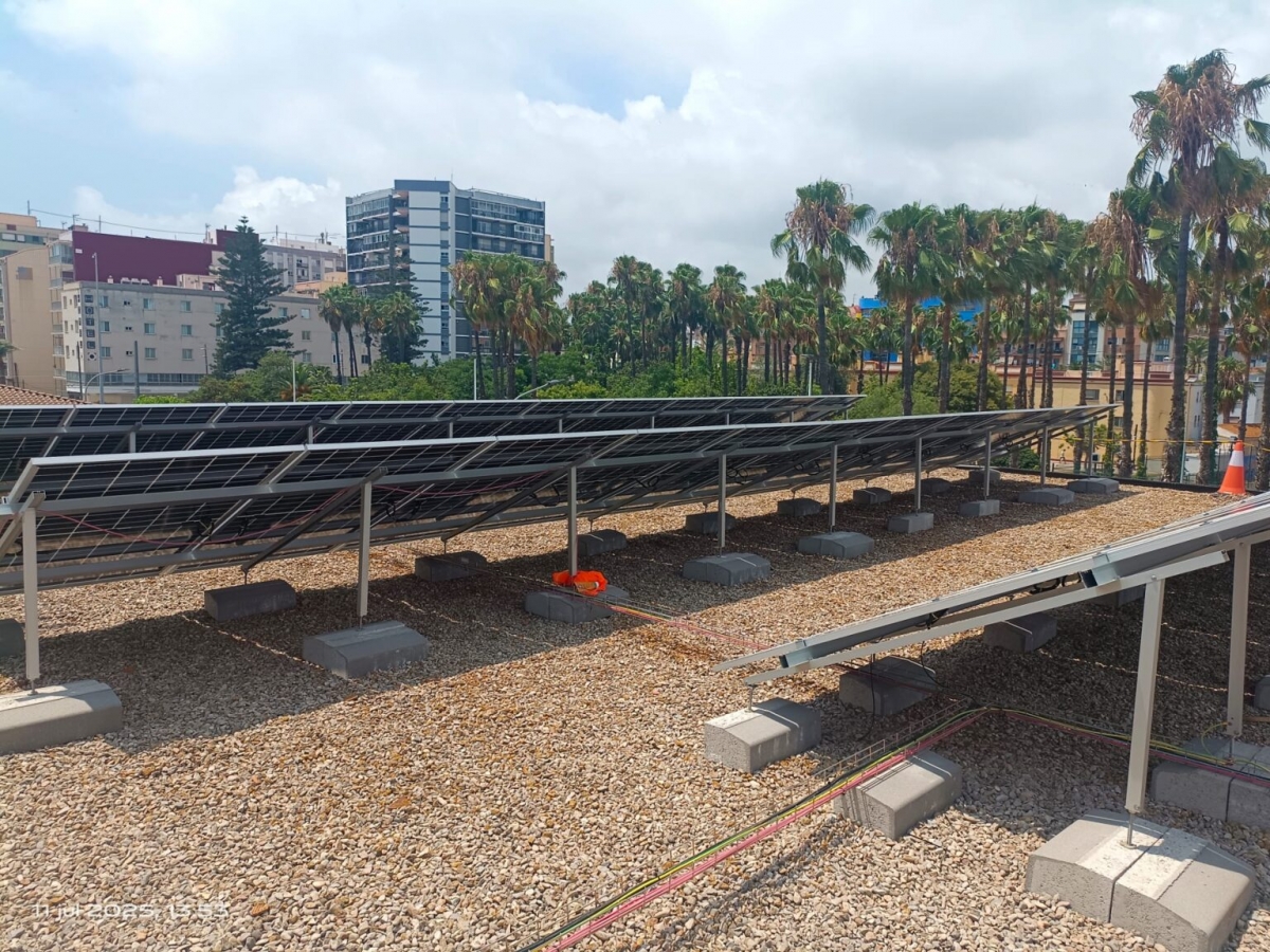 PortCastelló instala placas solares en su edificio principal para autoabastecerse y reducir la huella