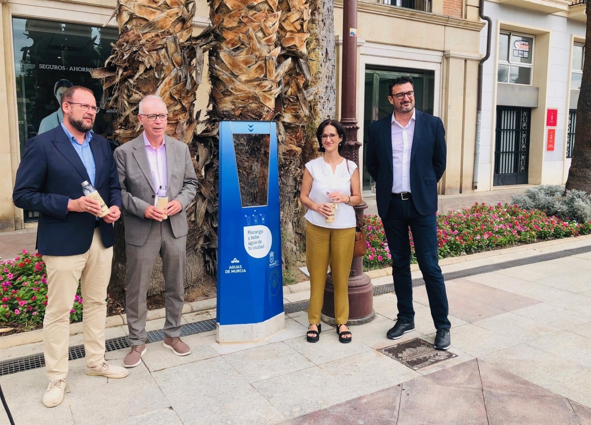Murcia estrena fuentes públicas de agua refrigerada en seis zonas de la capital