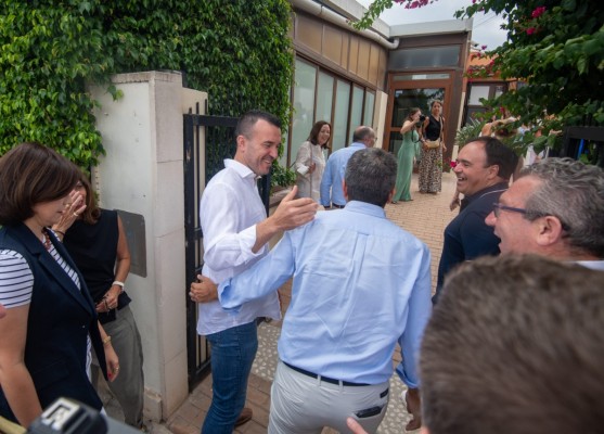 Mazón ensalza la integridad de Mompó y defiende el proyecto del PP en la Generalitat 