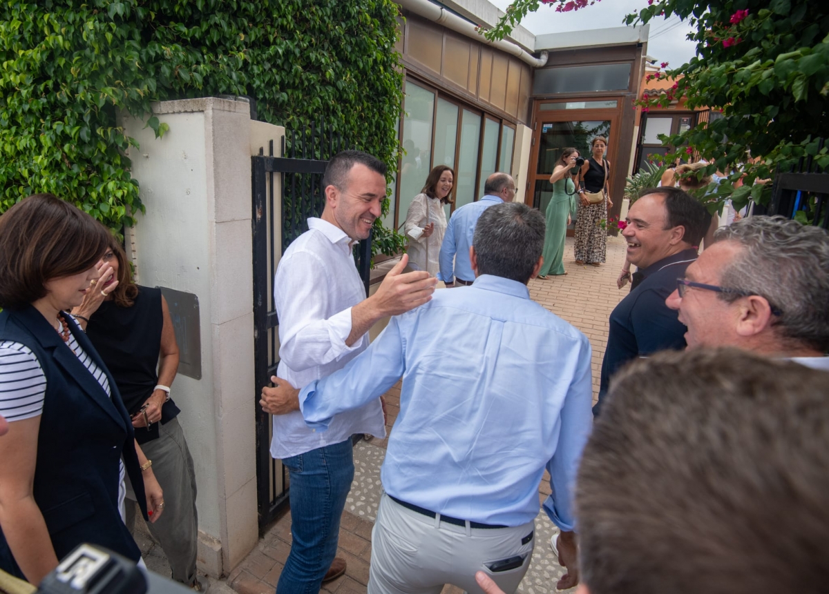 Mazón ensalza la integridad de Mompó y defiende el proyecto del PP en la Generalitat 