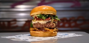 La hamburguesería canaria 'All or nothing burger' salta a la Península con un local en Alicante
