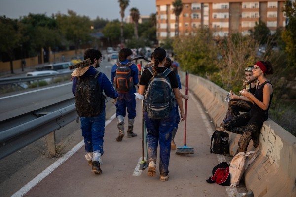 'D’acer i de cristall': una crónica social sobre los voluntarios de la Dana
