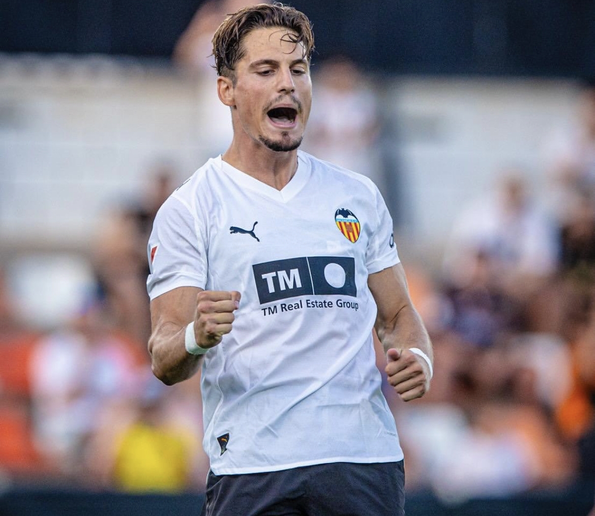 Tenés entrena al margen con Cenk y Guillamón 