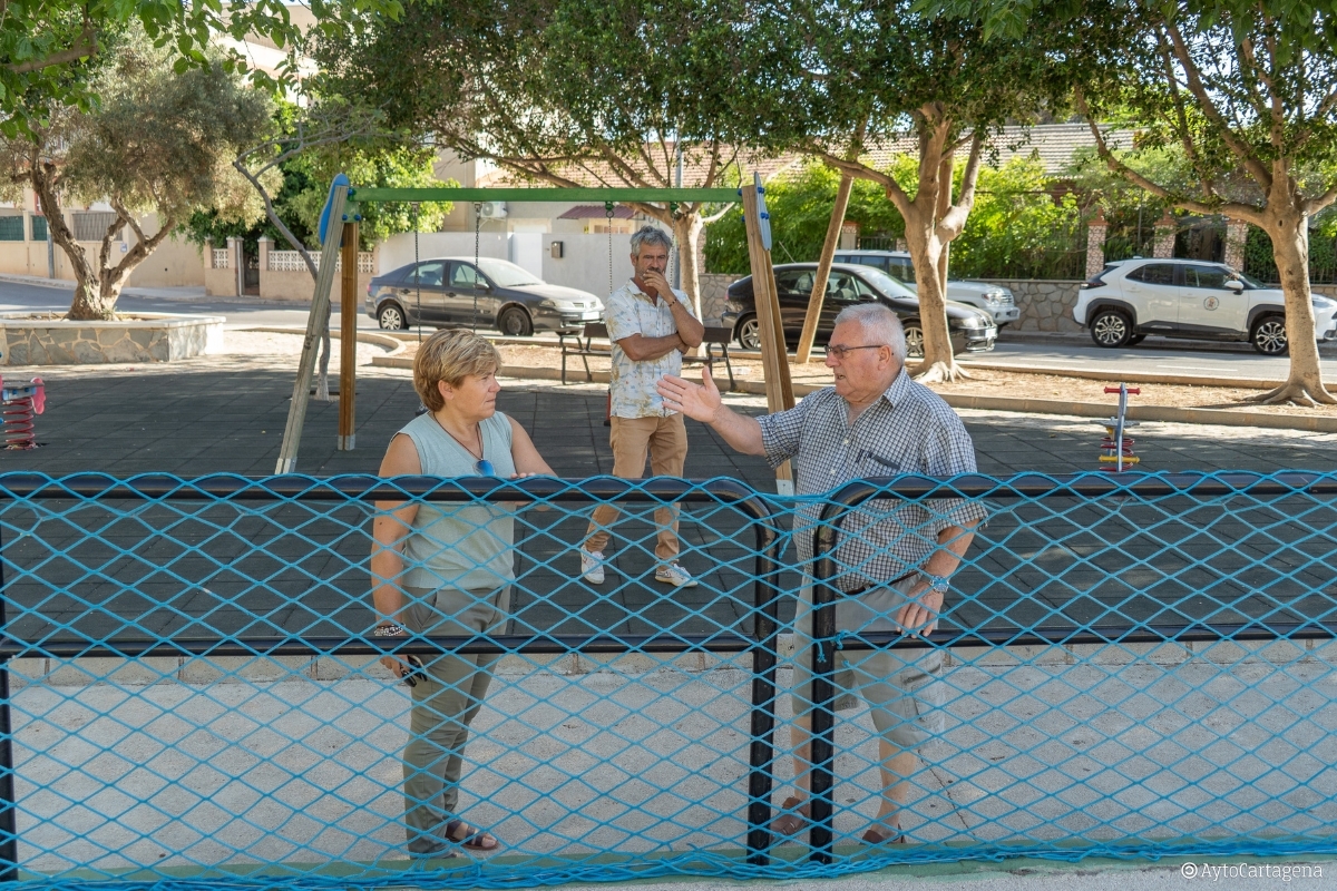 Cartagena inyecta 110.000 euros para impulsar Torreciega: nuevos toldos, una pista de petanca y mejoras en las zonas verdes