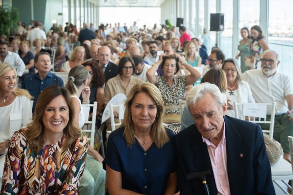 Mensajeros de la Paz homenajea en València a las personas mayores en el Día de los Abuelos: 