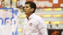 Duda, del Jimbee Cartagena, es elegido como el mejor entrenador de la Liga que ganó