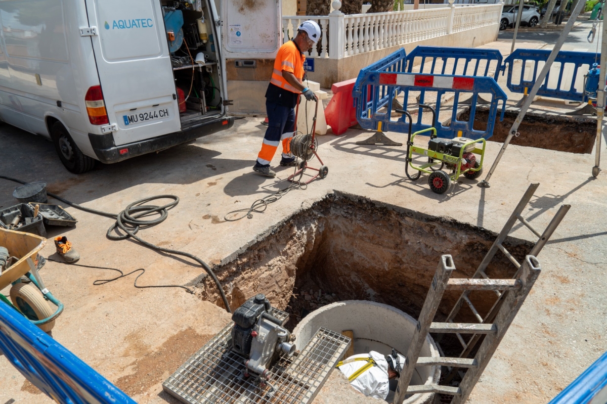Rehabilitan un kilómetro de tuberías de saneamiento en Islas Menores, Mar de Cristal y Los Nietos