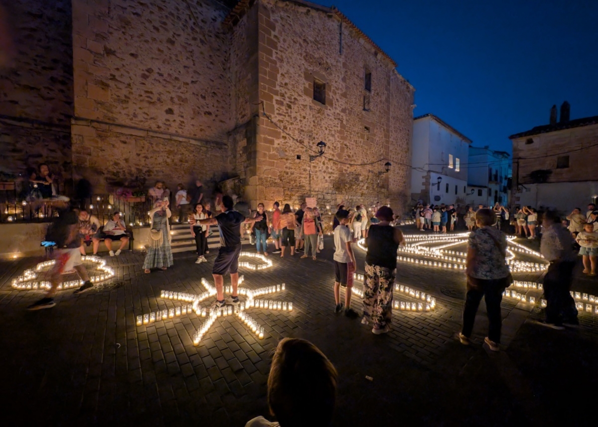 Luz y memoria iluminan Titaguas en su Noche de las Velas