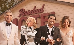 Empezar de cero en 'Schitt's Creek': familia de pijos busca nueva oportunidad