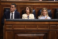 PSOE y Sumar acuerdan ampliar el permiso por nacimiento a 17 semanas y retribuir parte del de cuidado de menor