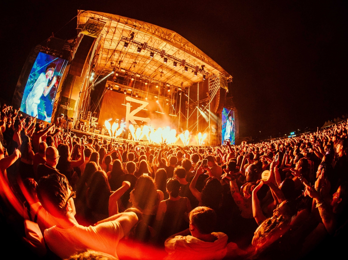 Al mal tiempo... Fan Futura: el festival desafió el temporal con más de 20.000 asistentes en Los Alcázares