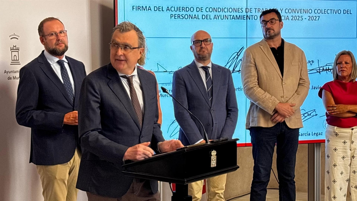 El Ayuntamiento de Murcia fija en 1.800 euros el salario mínimo para su plantilla municipal