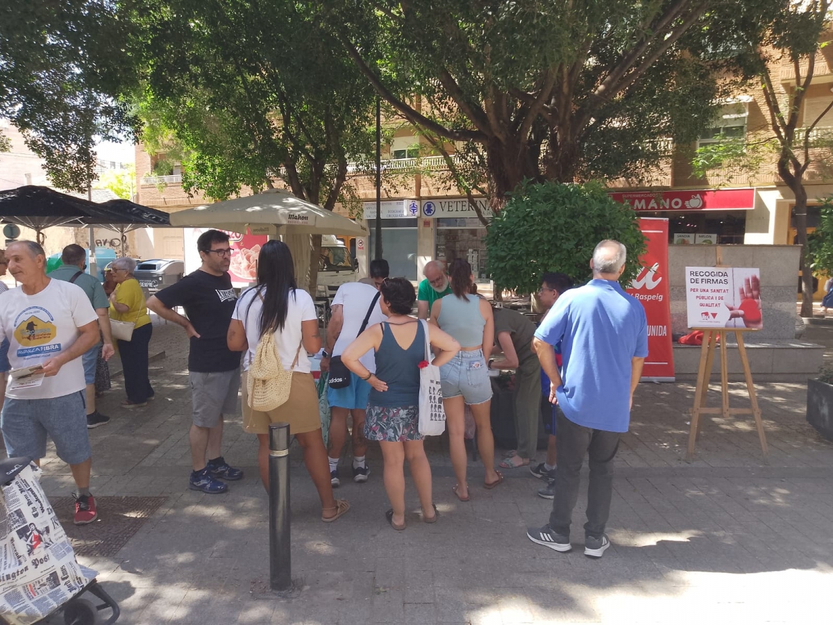EU recoge firmas en San Vicente por una sanidad pública, universal y de calidad en la Comunitat