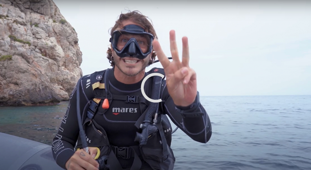 El artista y buceador aguileño Javier Espinosa presenta la serie 'Ecos del Mar' en Prime Video