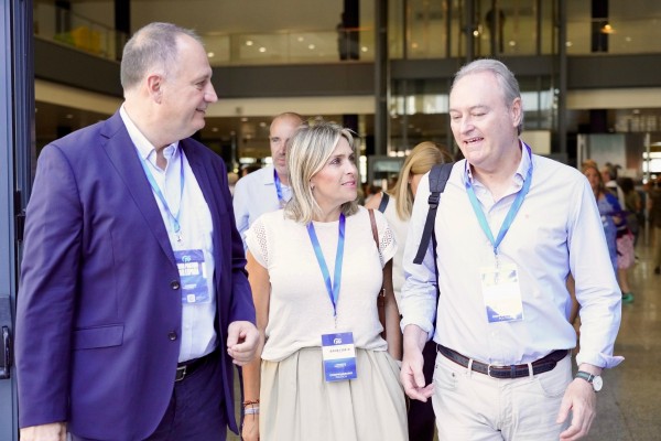 Los castellonenses Alberto Fabra y Óscar Clavell ganan peso en la nueva dirección del PP de Feijóo 