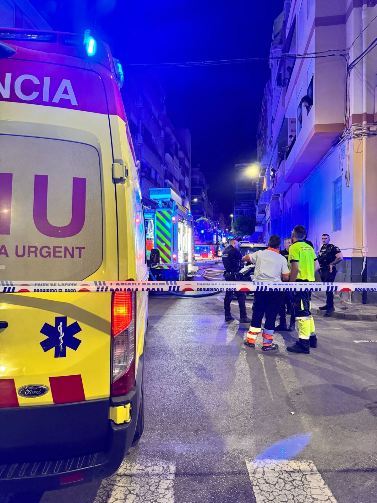 Pavoroso incendio en el alicantino barrio de Carolinas Bajas