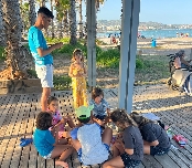 Las Bibliotecas del Mar de Benicàssim imparten talleres de inglés para los más pequeños este verano