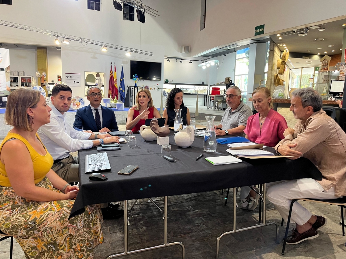 La artesanía de la Región le planta cara a las imitaciones: el Gobierno regional prepara un decreto para proteger el producto artesano