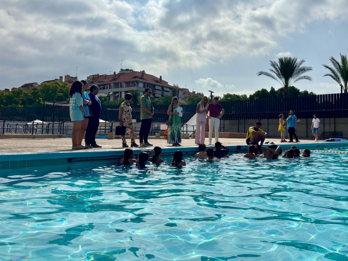 Ocho piscinas municipales abren sus puertas a los menores de las escuelas de verano de Murcia