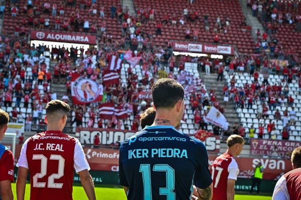 El Murcia vuelve a ser líder en la Primera RFEF tres semanas después y el Yeclano el undécimo