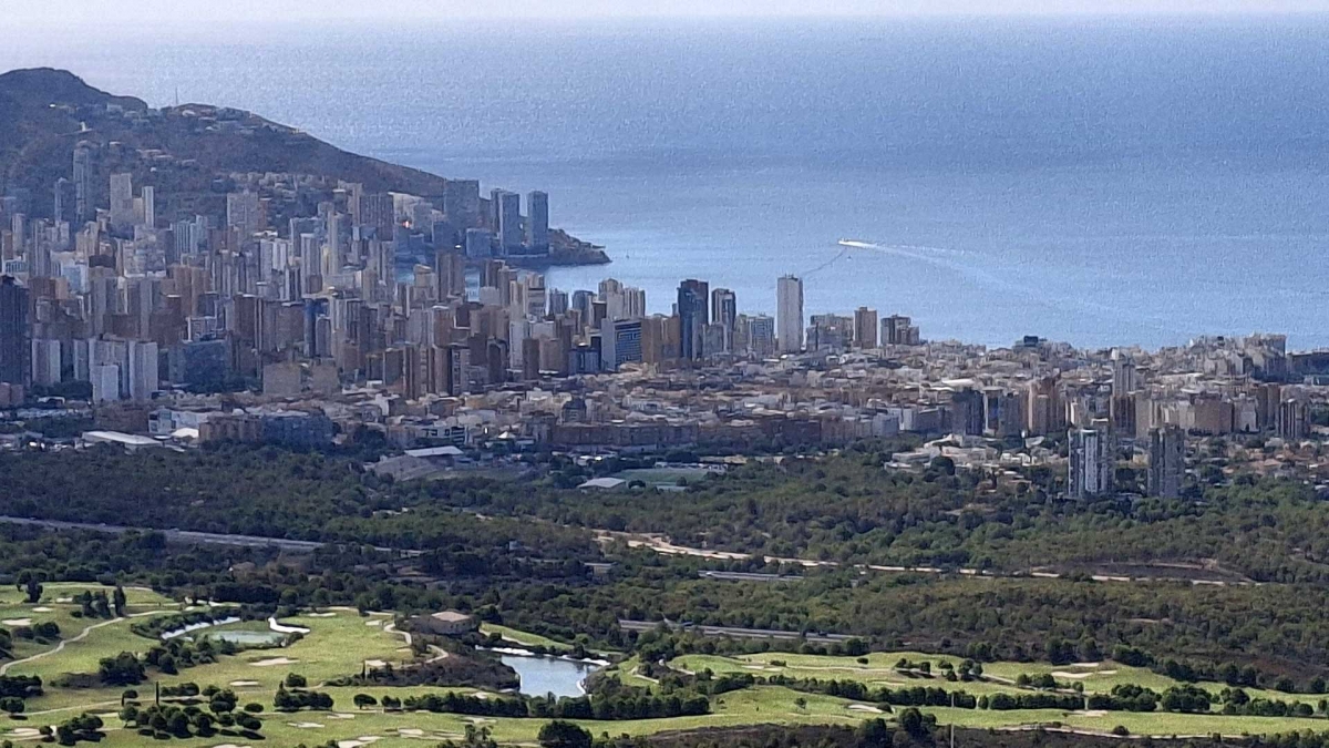 Benidorm inicia la licitación para adquirir cinco lotes de contenedores de recogida selectiva de residuos
