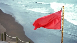 Prohibido el baño en la playa de Matalentisco de Águilas y en Banco del Tabal, Pedrucho y Arenal de San Javier por bandera roja