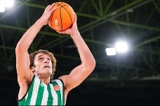 El ala pívot De la Torre llega al UCAM CB con un contrato de tres temporadas 