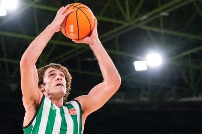 El ala pívot De la Torre llega al UCAM CB con un contrato de tres temporadas 