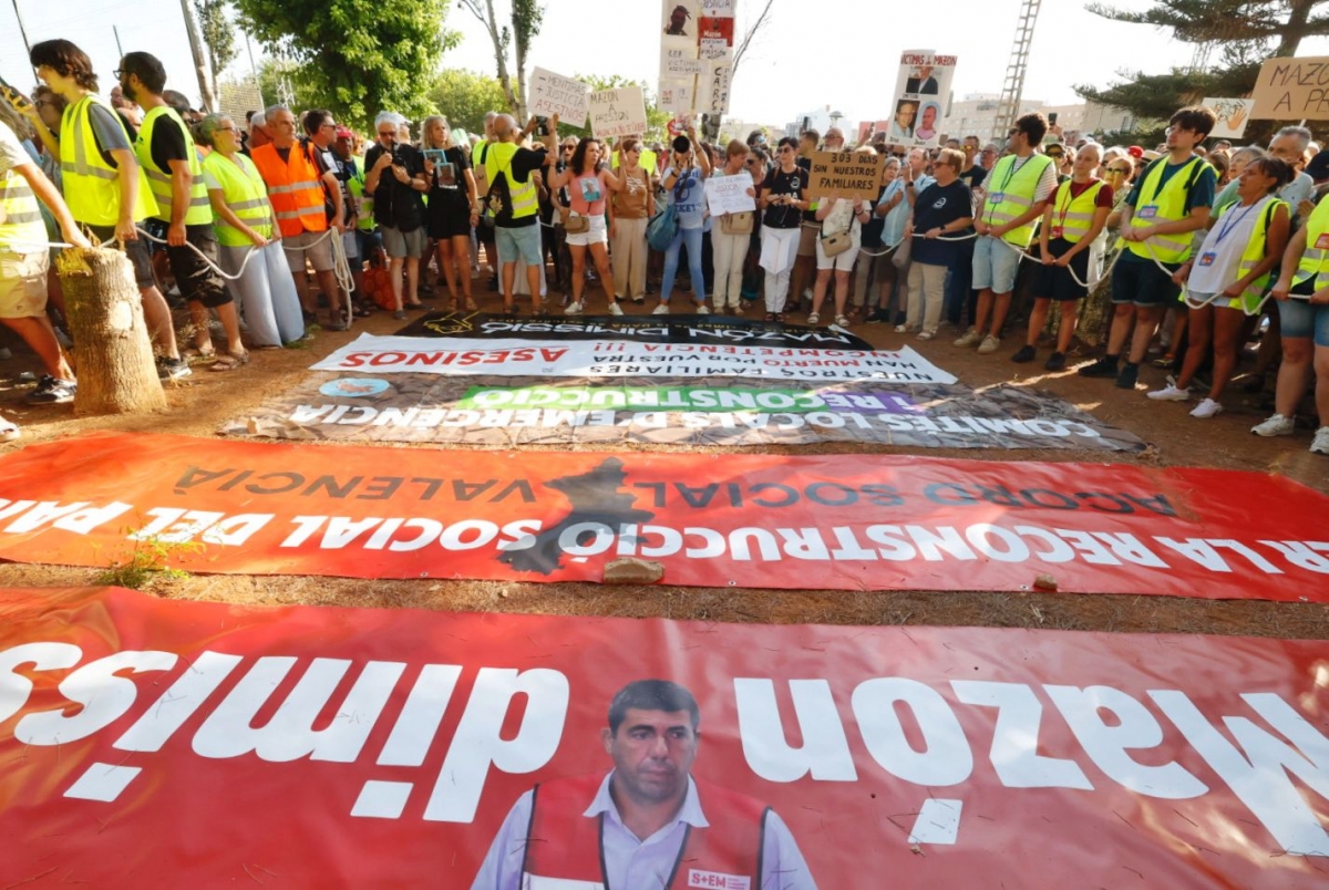 La novena manifestación por la dimisión de Mazón clama en la zona de cero de la Dana: 