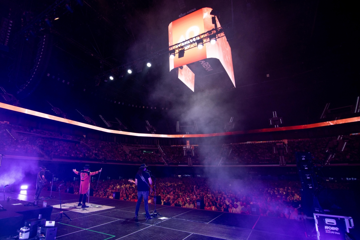 Un concierto de Seguridad Social y 10.000 personas: el Roig Arena supera su primer test con un evento de prueba