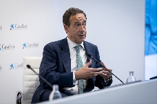 Gortázar (CaixaBank) revela que el banco ha recurrido el impuesto a la banca de 2024