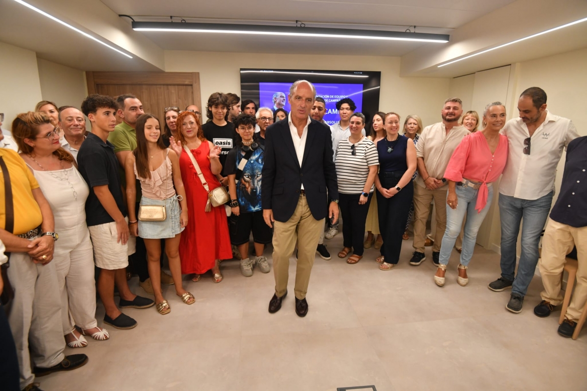 Camps presenta un equipo de 100 personas y encarga un programa electoral y de gobierno