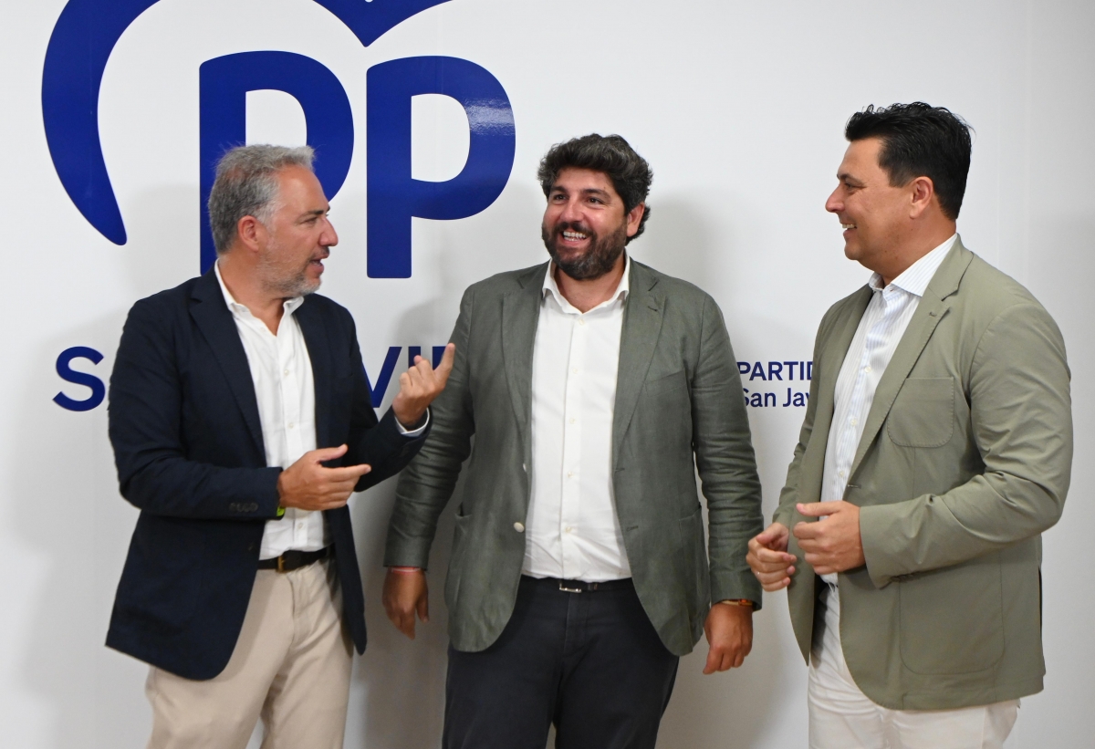 Elías Bendodo acusa en San Javier a Pedro Sánchez de llegar un 
