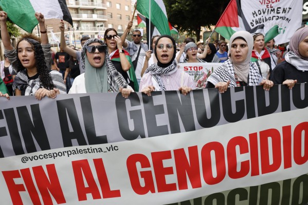 Miles de personas piden al Gobierno y empresas 