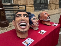 Los nuevos 'cabezudos' de las fiestas de Murcia representan a famosos de la Región como Carlos Alcaraz, Pérez-Reverte, Barbara Rey o García Millán