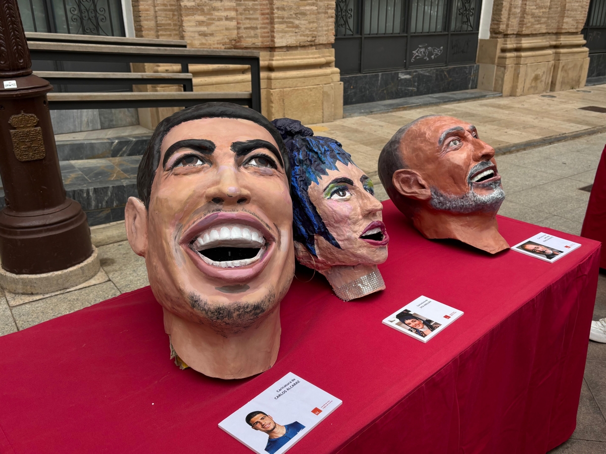 Los nuevos 'cabezudos' de las fiestas de Murcia representan a famosos de la Región como Carlos Alcaraz, Pérez-Reverte, Barbara Rey o García Millán