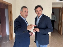 La Comunidad invierte 3,1 millones en vivienda asequible y cede inmuebles a 15 municipios