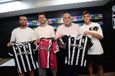 Fran Vélez, Chuca y Alcañiz llegan al Efesé para "cumplir el objetivo del ascenso a Segunda"