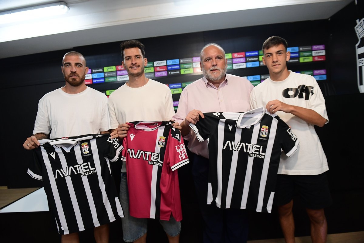 Fran Vélez, Chuca y Alcañiz llegan al Efesé para 